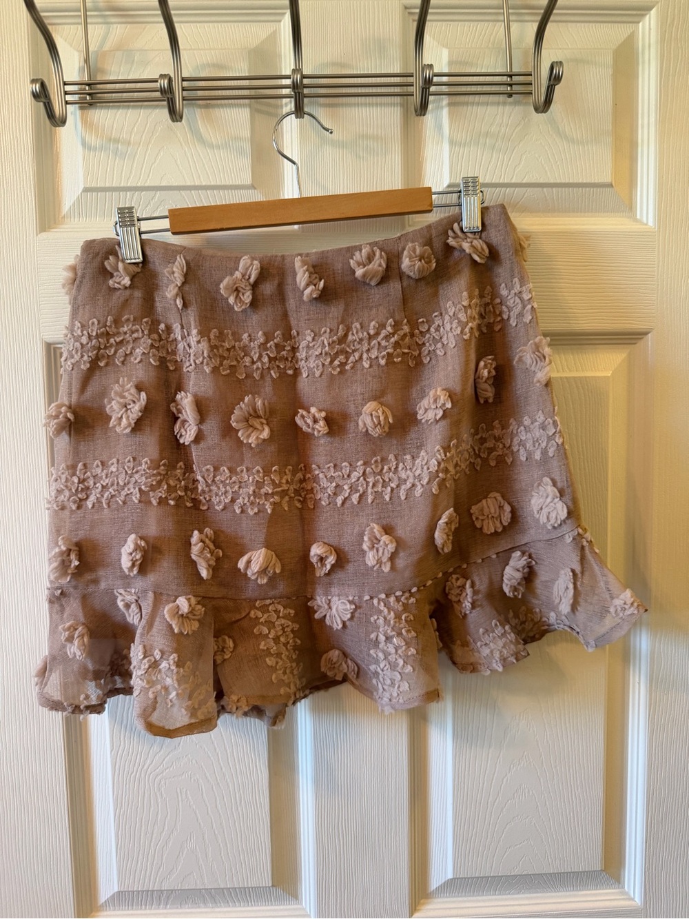Textured Floral Appliqué Mini Skirt in Mauve